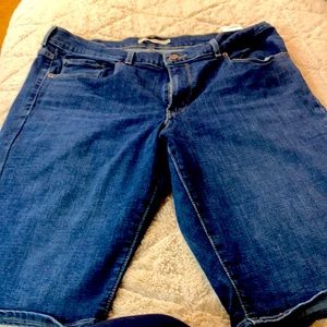 Jean shorts Levi Strauss and Company
